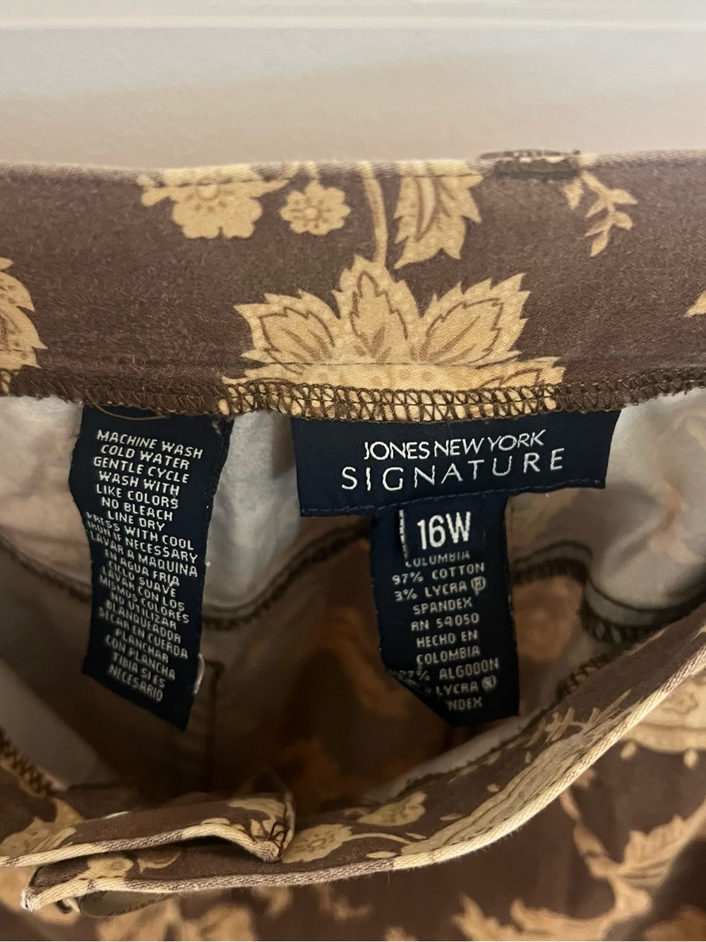 Jones New York Signature Brown Capri Floral Pants - Picture 5 of 5